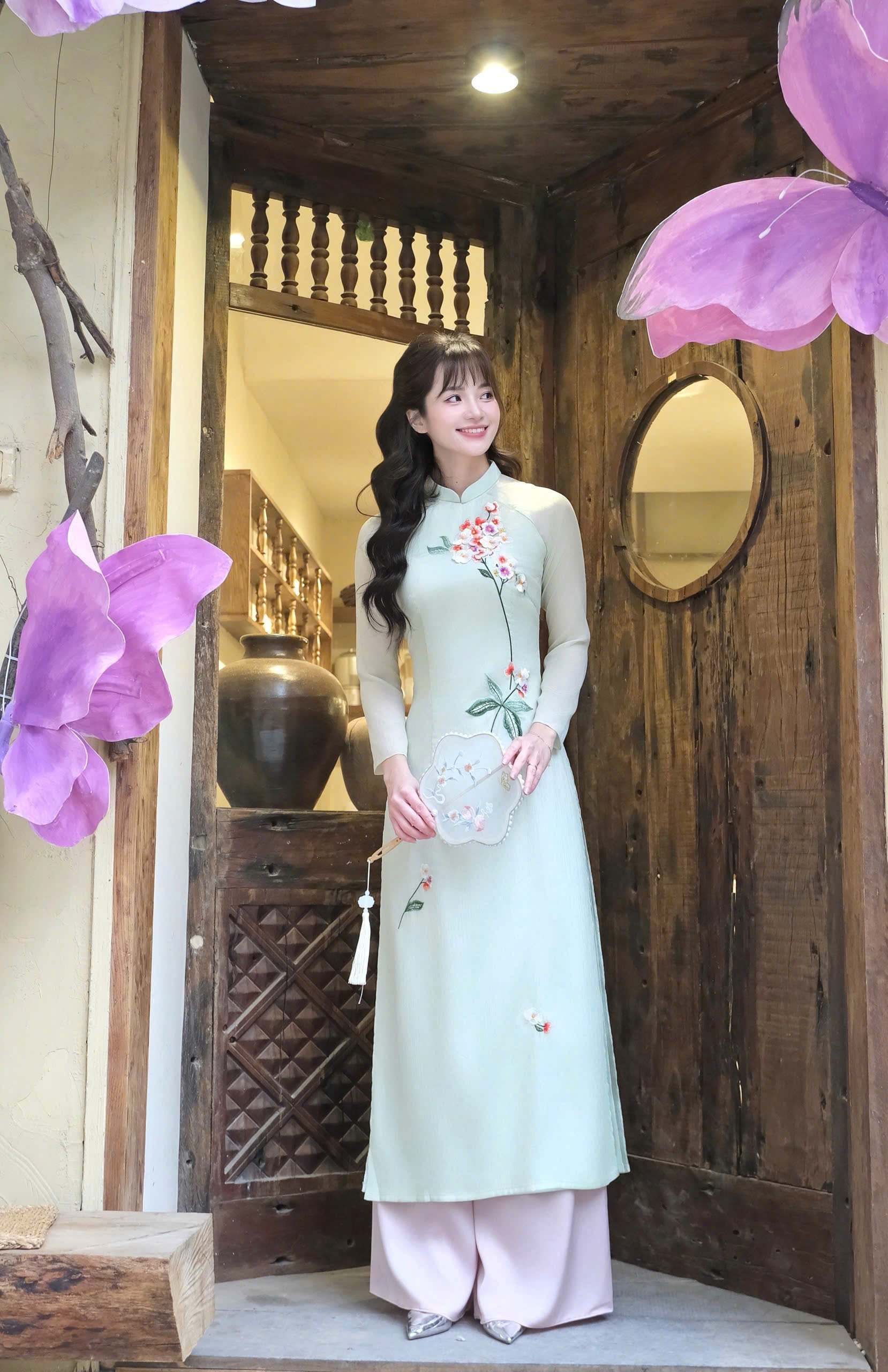 Áo Dài Cách Tân Lụa Thêu Hoa