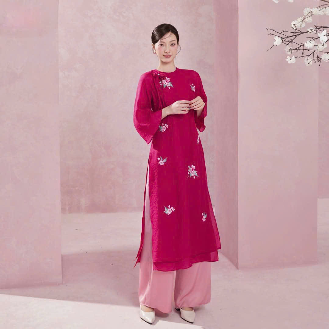 Áo Dài Cách Tân Thêu Hoa Nhí Xinh Xắn