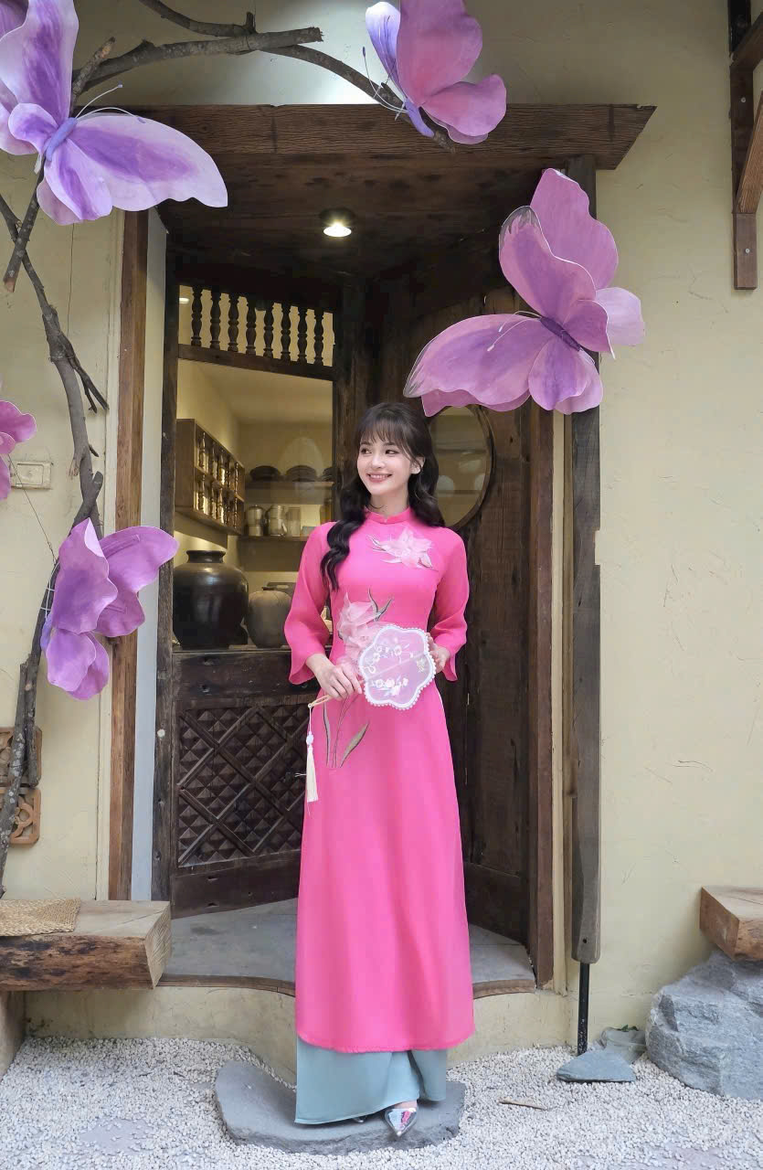 Áo Dài Cách Tân Lụa Thêu Hoa