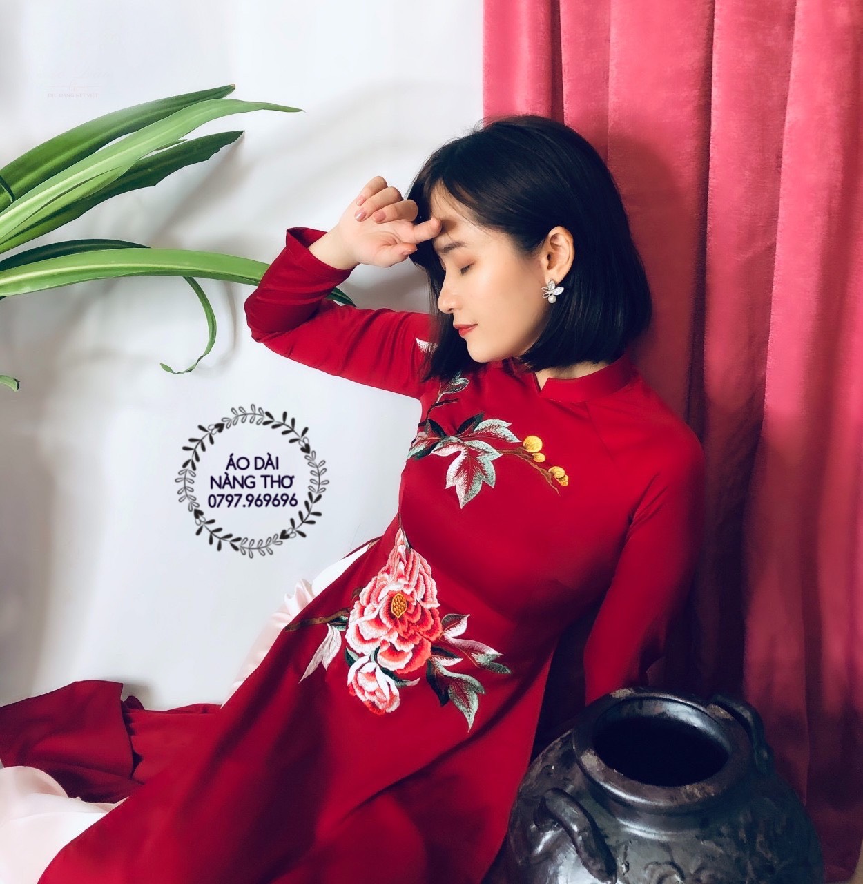 Áo Dài Truyền Thống Lụa Tơ Tằm Đỏ Họa Tiết Nụ Tấm Xuân