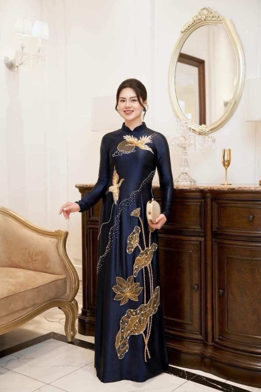 Áo Dài Bà Sui Lụa Cao Cấp Đính Kết Họa Tiết Hoa Sen Vàng Đồng Nổi Bật