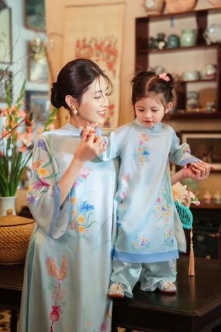 Áo Dài Mẹ Bé Lụa 3D Trẻ Trung