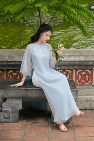 Áo Dài Cách Tân Voan Tơ Tay Loe Nữ Tính