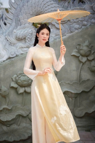 Áo Dài Truyền Thống Tơ Thêu Hoa Sen Sang Trọng