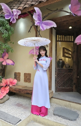 Áo Dài Cách Tân Lụa Thêu Hoa